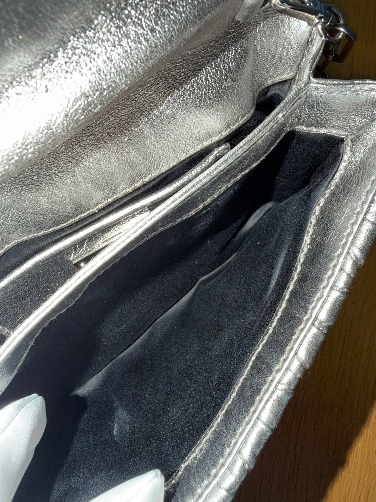 Miu Miu Pochette Crossbody in Pelle Matelassé Argento Metallizzato
