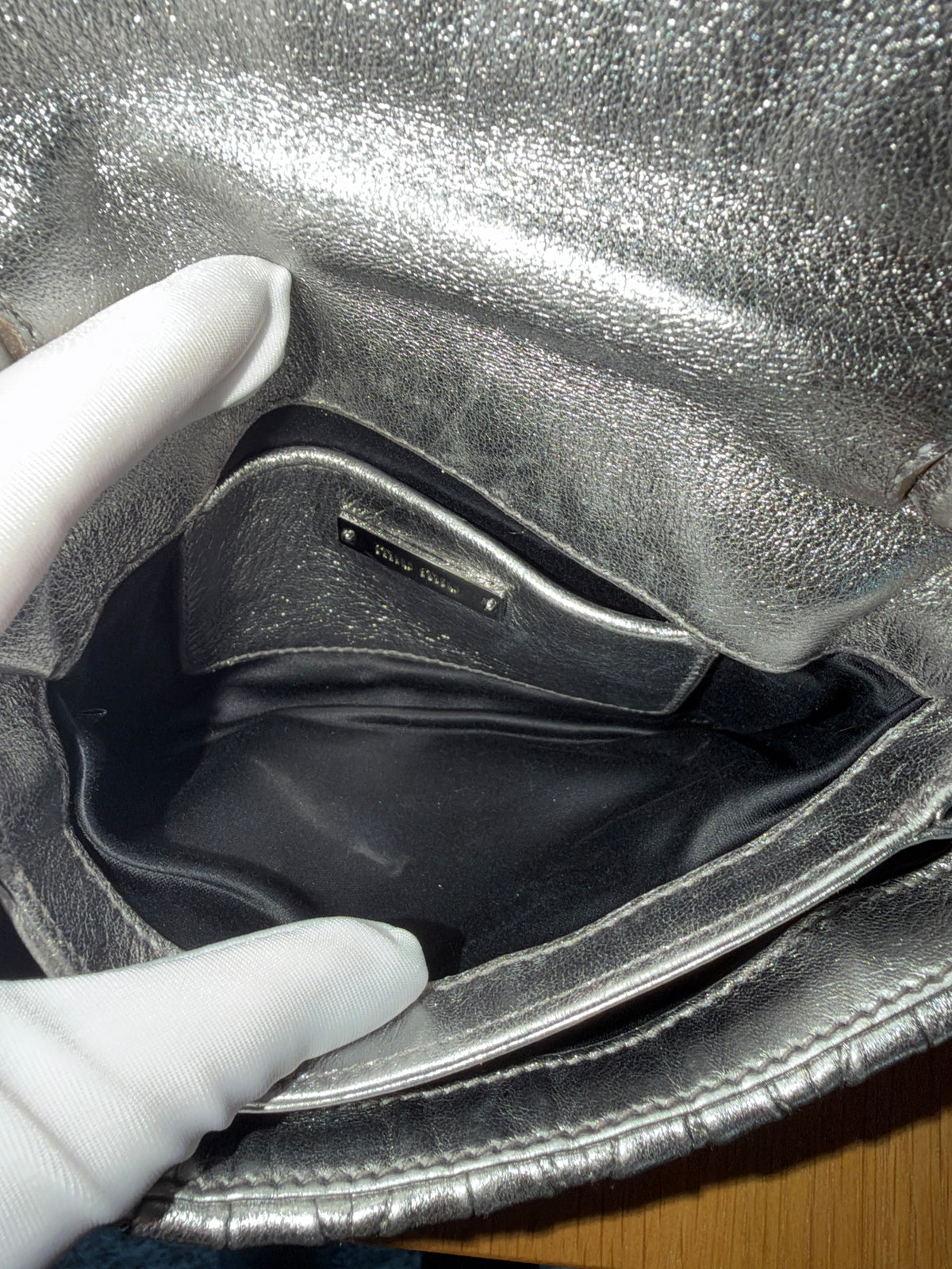 Miu Miu Pochette Crossbody in Pelle Matelassé Argento Metallizzato