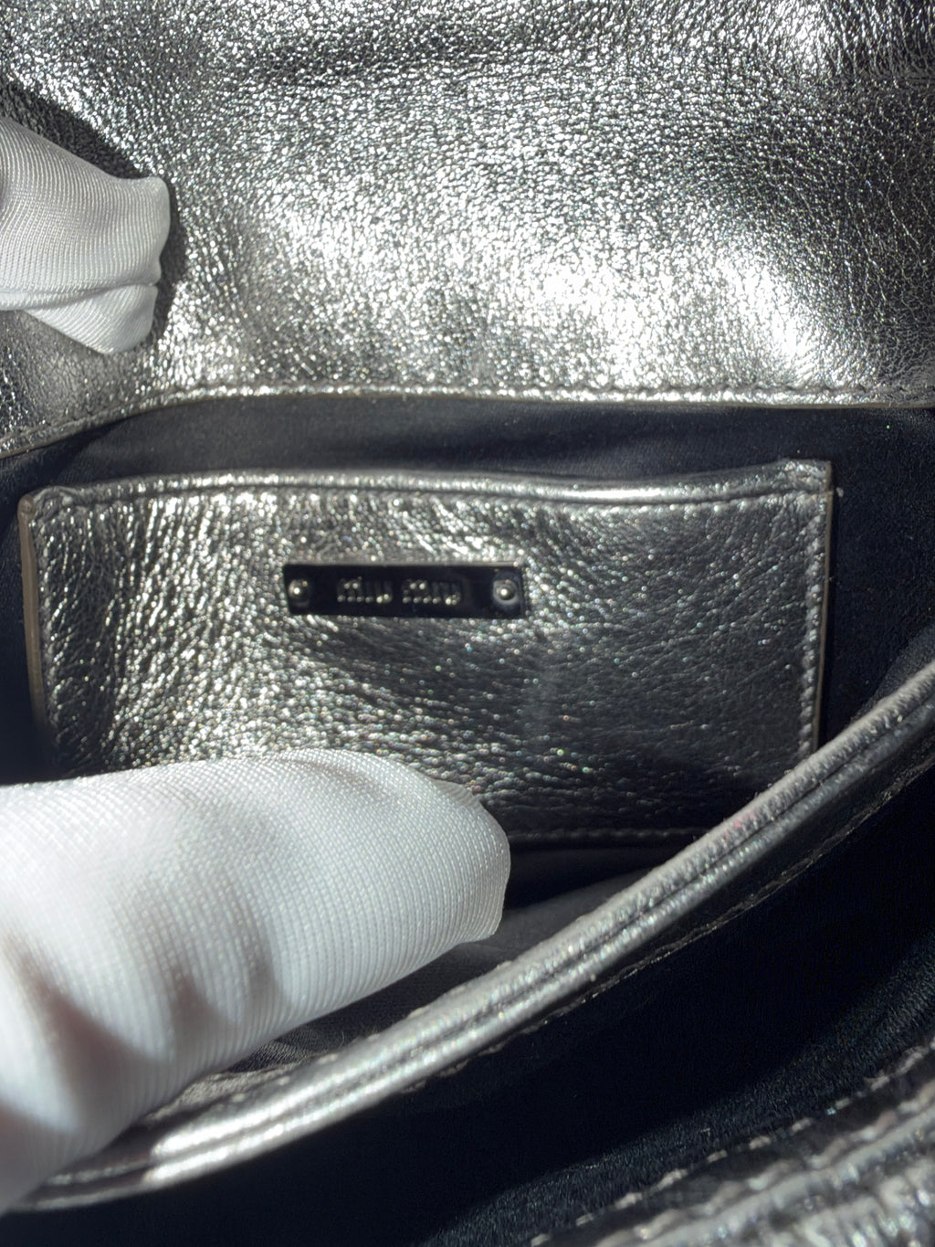 Miu Miu Pochette Crossbody in Pelle Matelassé Argento Metallizzato