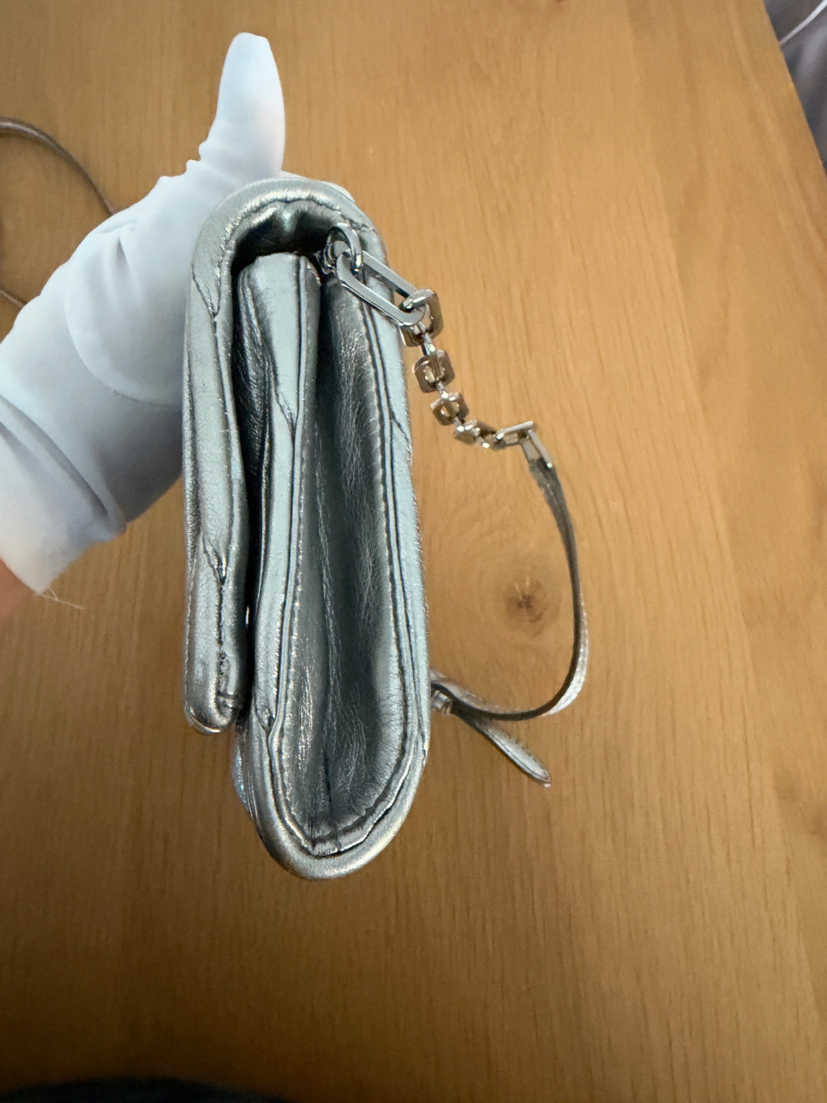 Miu Miu Pochette Crossbody in Pelle Matelassé Argento Metallizzato