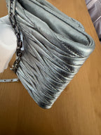 Miu Miu Pochette Crossbody in Pelle Matelassé Argento Metallizzato