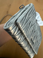 Miu Miu Pochette Crossbody in Pelle Matelassé Argento Metallizzato
