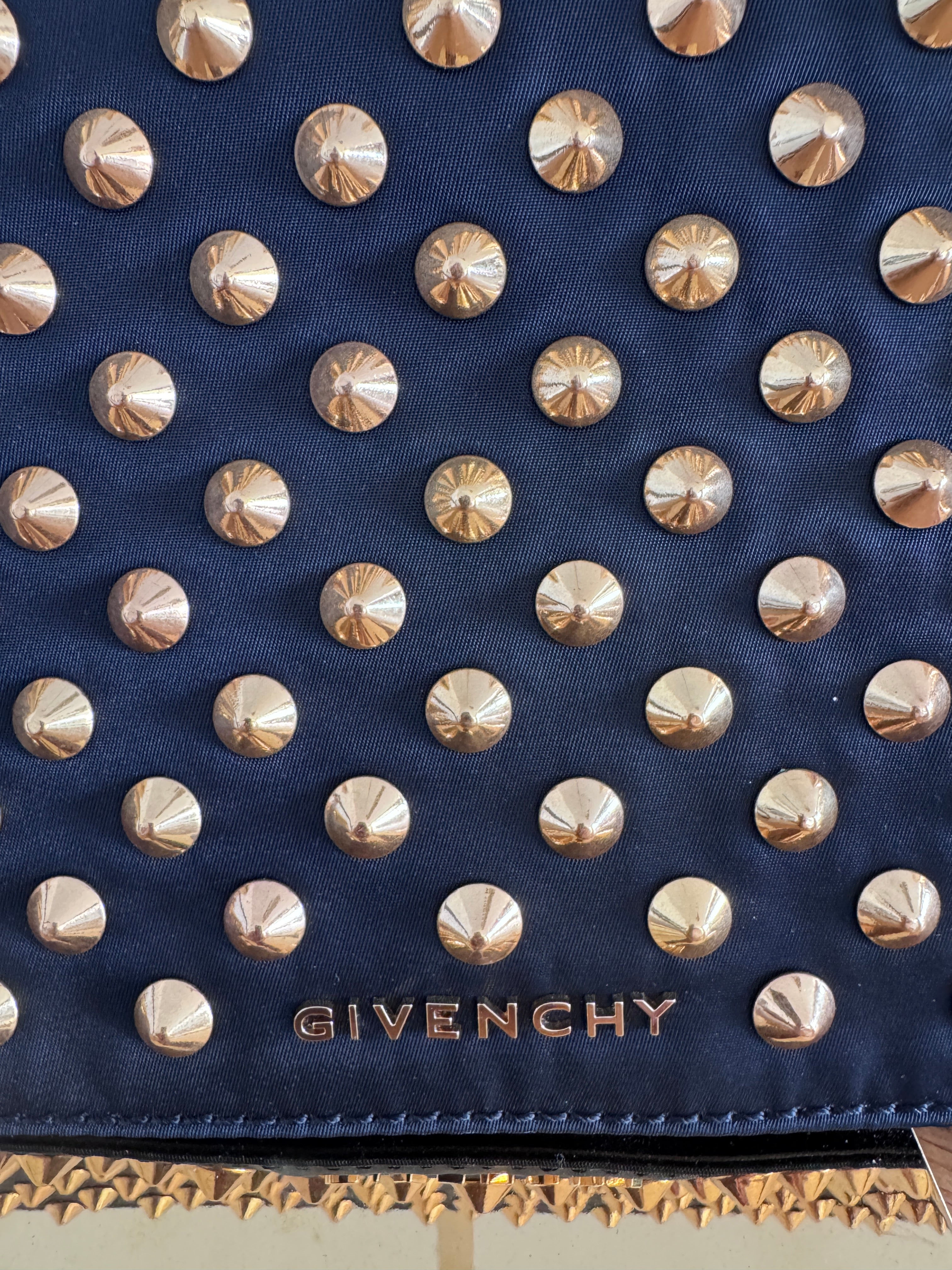 Givenchy Pochette con Borchie in Nylon e Pelle - Nero
