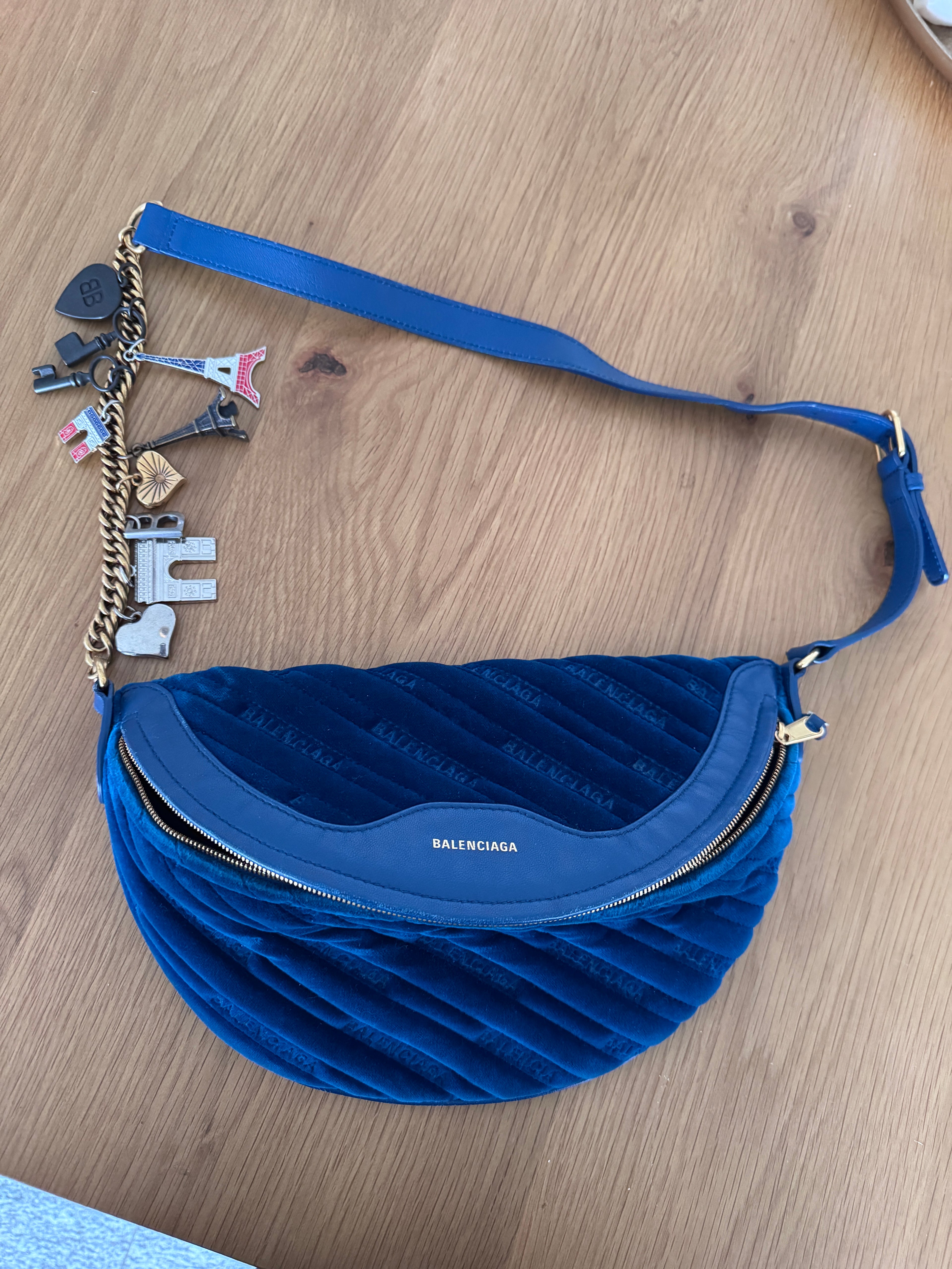 Balenciaga Marsupio "Souvenir" in Velluto Matelassé e Pelle - Blu Elettrico