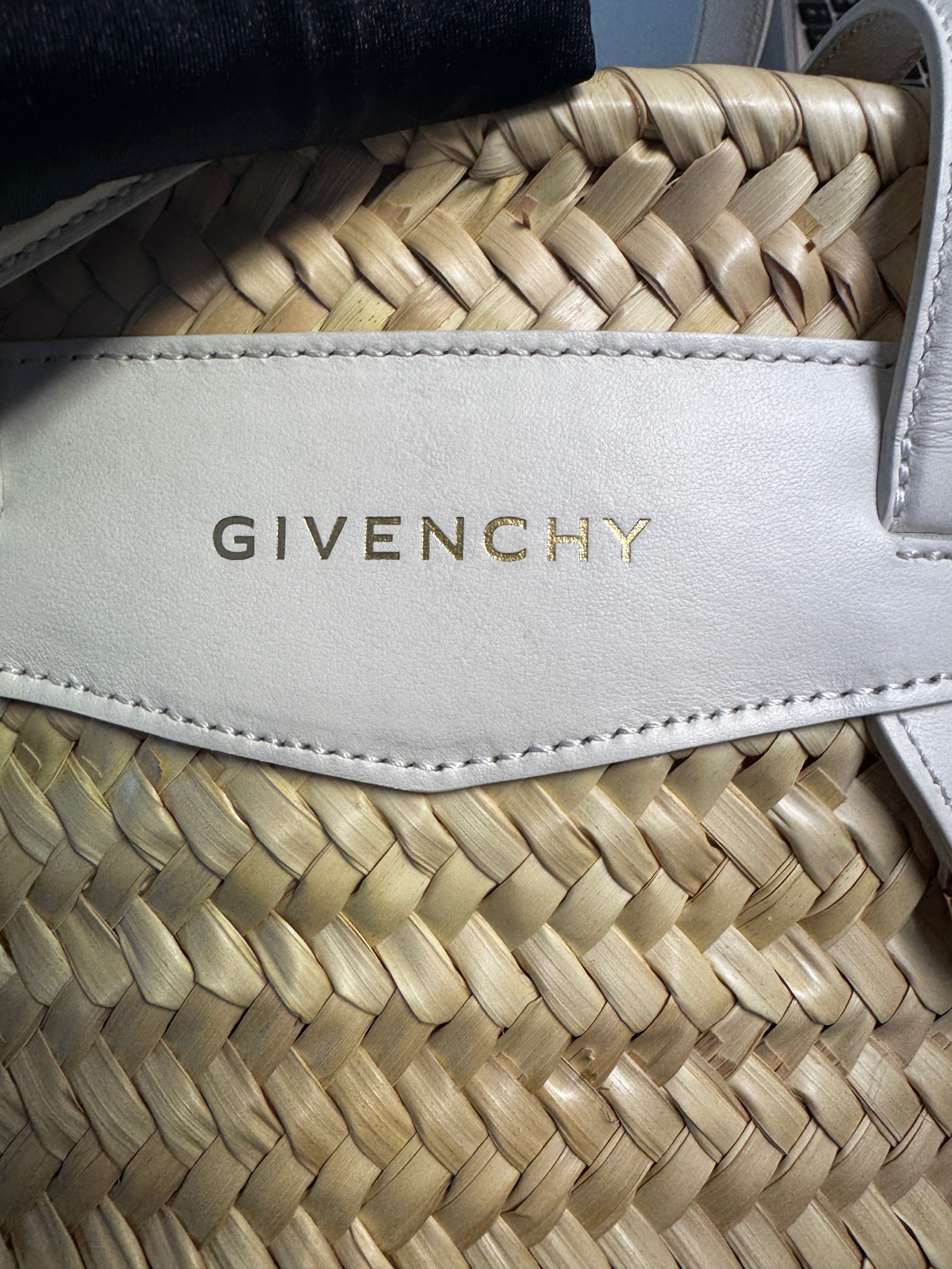 Givenchy Voyou Basket Small in Paglia e Pelle - Off-White