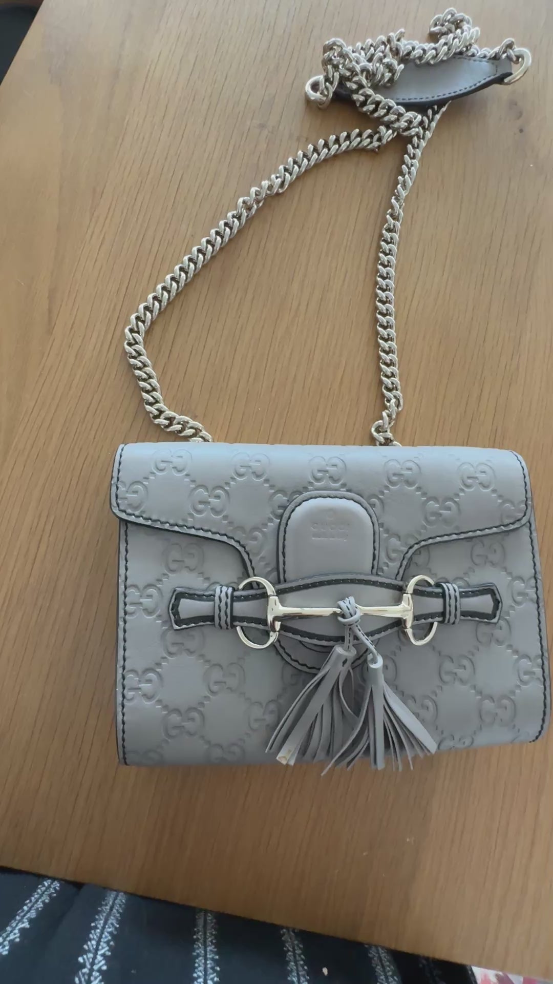 Gucci Borsa a Tracolla Emily Mini Chain in Pelle Guccissima - Grigio Taupe