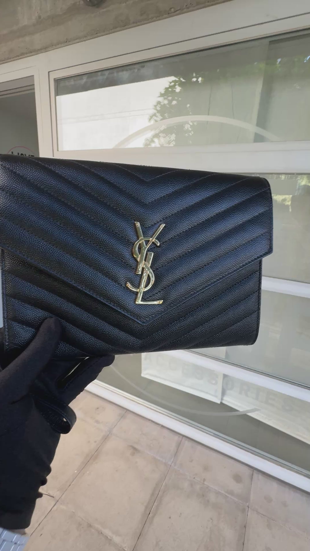 Saint Laurent Pochette Cassandre in Pelle Grain de Poudre - Nero